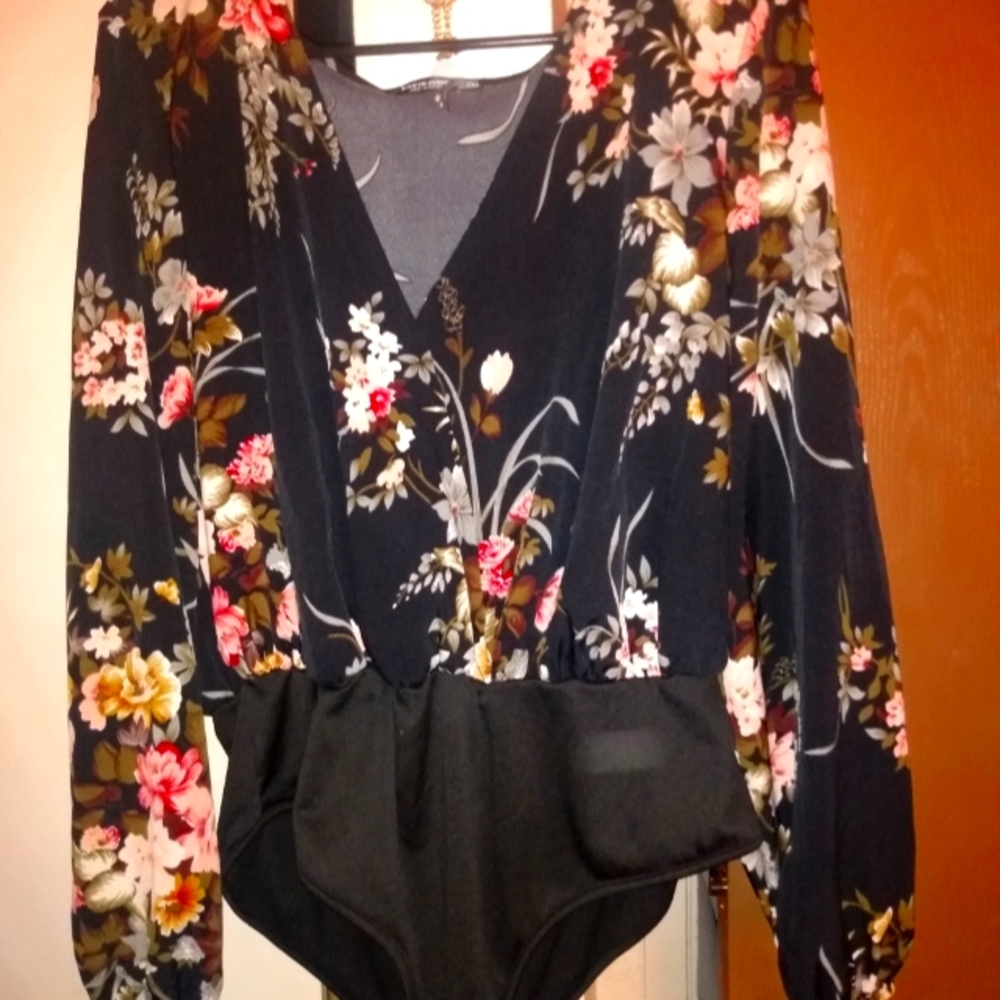 Never been worn Floral body suit